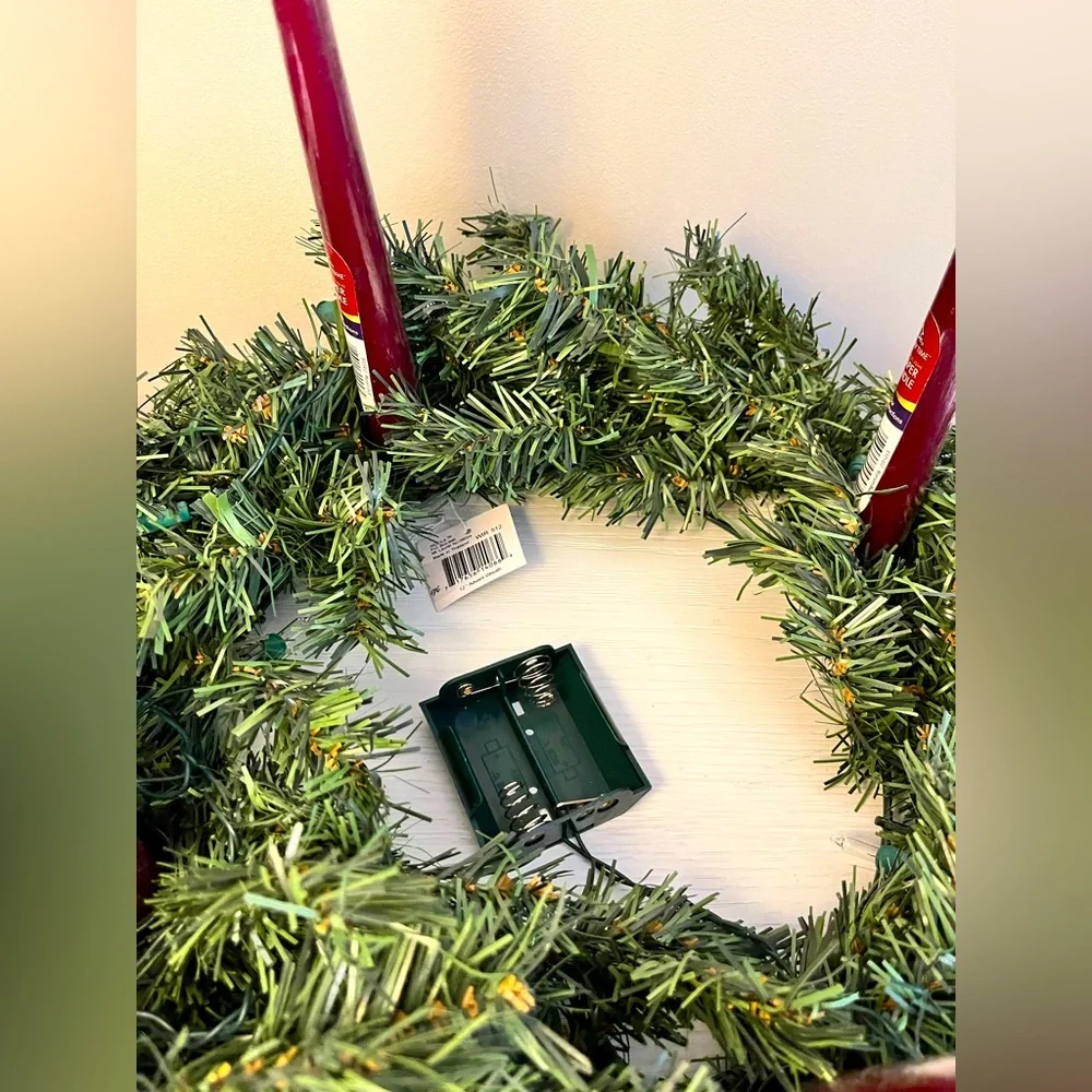 15” Lighted Holiday Wreath With 8” Candles Wire Wreath Frame Takes 2 C Batteries